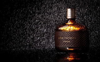 Perfume bottle rain table black - a bottle of perfume free wallpaper