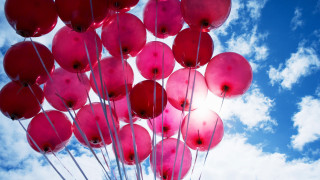 Balloons floating blue sky clouds - a bunch of balloons free wallpaper for desktop