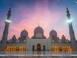 Large white building tall towers - ultra free wallpaper