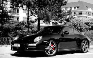 Porsche gtr black white parking - a house in the background free wallpaper