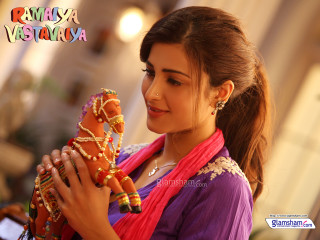 Woman holding decorated ginger smiling - the picture free wallpaper for desktop