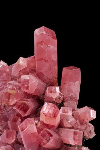Pink crystals black background pile - aquirax uno free wallpaper for mobile