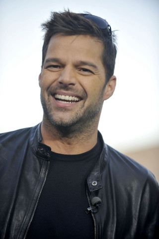 Man goatee smiling black shirt - underneath free wallpaper for mobile