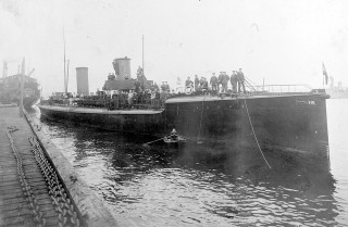 Large boat floating water dock - a dock free wallpaper