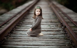 Little girl train track crossed - anne geddes free wallpaper for desktop