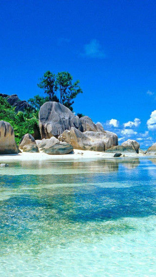 Bascove beach rocks clear water 2 - free summer wallpaper for mobile