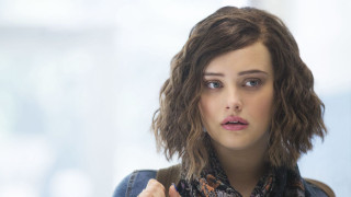 Woman scarf surprised face camera - free vintage wallpaper for desktop