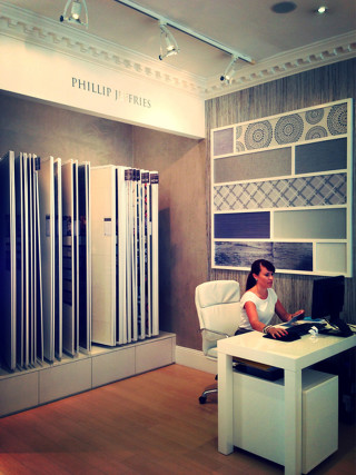 Woman sitting desk computer monitor - bright free wallpaper for mobile