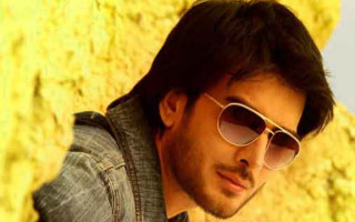 Man sunglasses rock wall cell - against free wallpaper