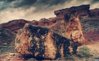 Giant rock mountain scene bird - a large rock free wallpaper