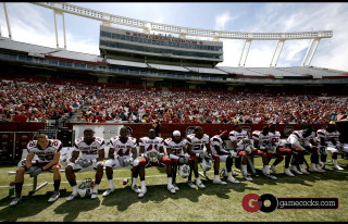 Football players sidelines stadium crowd - a group of football players free wallpaper