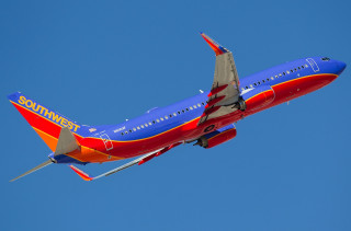 Southwest airlines plane flying sky - its landing free wallpaper
