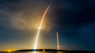 Rocket launch long exposure night - ue 5 free wallpaper