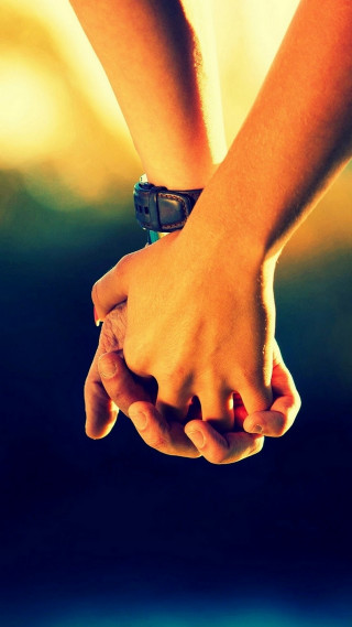 Holding hands blurry background couple - a blurry background behind them free wallpaper