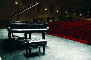Piano stool auditorium red seats - a large auditorium free wallpaper