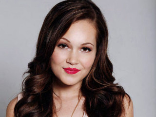 Woman smiling long dark hair - her lip free wallpaper