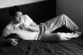 Man laying bed hands chest - the bed free wallpaper