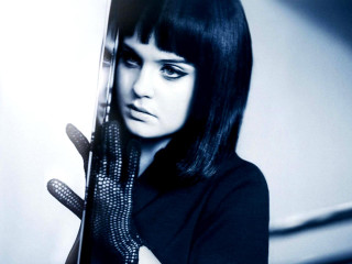 Woman blackshirt gloves bwface artcover - ceri richards free wallpaper