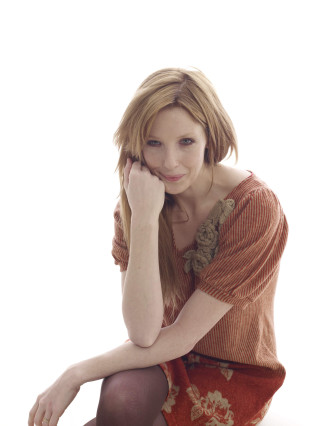 Woman sitting ground hand face - her cheek free wallpaper for mobile