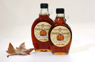 Maple syrup bottles leaf white - product photo free wallpaper for desktop
