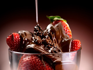Chocolate strawberries glass table spoon - a table next free wallpaper