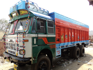 Large truck decorations bed windows - the top of its free wallpaper