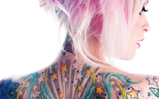 Colorful tattoo woman back neck - eva frankfurther free wallpaper