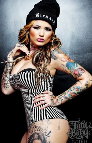 Woman tattoos hat posing hands - a tattoo free wallpaper for mobile