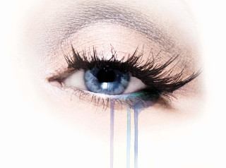 Woman eye long lashes blue - drop of water free wallpaper
