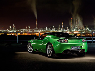 Green sports car city night - a green sports car free wallpaper for desktop