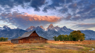 Barn field mountains sunset pink - a barn in a field free wallpaper