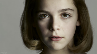 Woman short haircut blue eyes - look free wallpaper