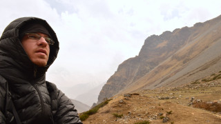 Mountain man blackjacket sunglasses outdoors - amir zand free wallpaper