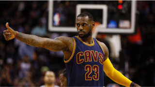 Bearded man jersey thumbs up - a thumb free wallpaper for desktop