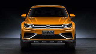 Yellow volkswagen suv dark room 2 - a black wall free wallpaper