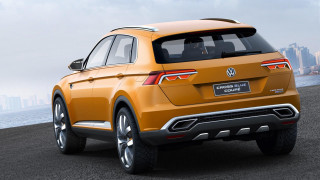 Yellow volkswagen suv beach ocean - a beach near the ocean free wallpaper