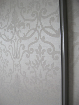 White wall pattern window curtain - a white wall free wallpaper for mobile