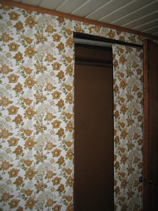 Open door floral wallpaper brown - texture free wallpaper for mobile
