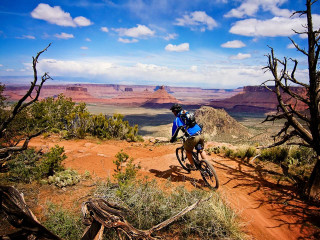 Mountain dirt road bike desert - kodachrome free wallpaper
