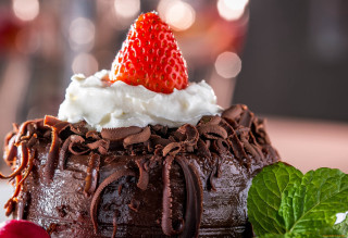 Chocolate cake strawberry top mint - a chocolate cake free wallpaper for desktop
