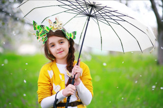 Little girl umbrella rain butterfly - a little girl holding free wallpaper