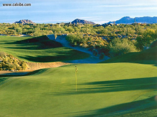 Golf course green flag mountains - free sports wallpaper