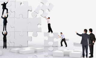 Group puzzle wall reaching man - the other man free wallpaper