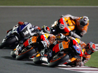 Motorcycle racers racing track event - perfect free wallpaper