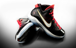 Red black shoes white background - a pair of shoes free wallpaper