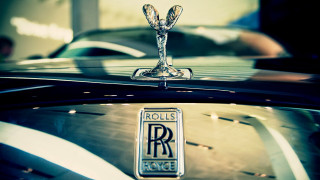 Rolls royce emblem hood showroom - luxury free wallpaper