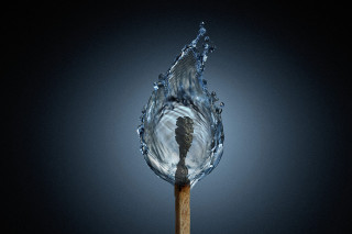 Wooden stick water drop person - a water drop free wallpaper