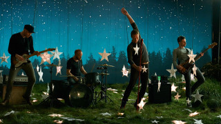 Men green field stars guitar - a lush green field next free wallpaper