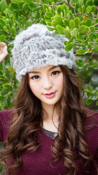 Young woman hat fur lined - hat free wallpaper for mobile