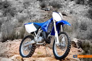 Blue white dirt bike desert - product photo free wallpaper